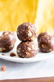 This is the only energy ball recipe you'll ever need, plus i've created six easy no bake energy ball flavor ideas! 4 Ingredient No Bake Chocolate Peanut Butter Oatmeal Energy Balls Vegan Gluten Free Protein Packed Beaming Baker
