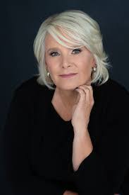 Robyn Roberts's Instagram, Twitter & Facebook