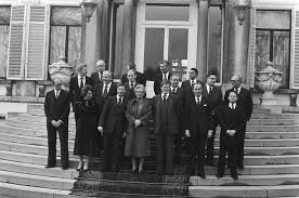 Eventually van agt negotiated a deal with hans wiegel, leader of the vvd. Kabinet Van Agt I 1977 1981 Regering Rijksoverheid Nl