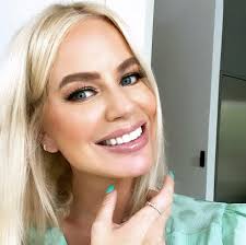 Lifestyle Edit — EF Collection®