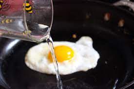 How To Fry An Egg How To Cook Eggs Over Easy Eggs Cooking Recipes