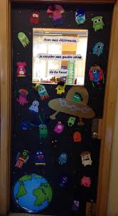 Decoration De Ma Porte De Classe Avec Les Avatars De La Classe Dojo Theme De L Annee Avec Mes D Decoration Porte De Classe Decoration Classe Decoration Porte