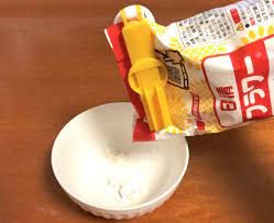 100均すごい つけたまま使えるから キッチンの袋物収納がチョー便利 マイ定番スタイル roomie ルーミー 100均 ルーミー 収納