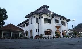 Atapnya merupakan modifikasi dari atap tumpang. 10 Foto Gedung Juang 45 Tambun Bekasi Sejarah Misteri Angker Lokasi Alamat Dimana Jejakpiknik Com
