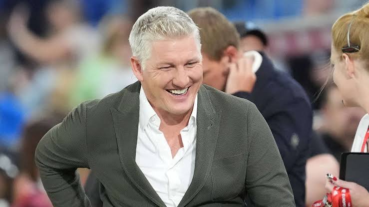 Bastian Schweinsteiger tritt bei Überraschungs-Besuch in kurioser Rolle auf