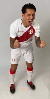 Lapadula, nacido en italia de madre peruana, recibió su documentación peruana lapadula se mostró amigable y posó al lado de raúl ruidíaz con quien compartirá la delantera en la selección, al. Gianluca Lapadula Ensaya Su Grito De Gol Con La Seleccion Peruana Ante Chile Peru Lima Eliminatorias A Qatar 2022 Canal N