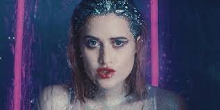 Emma smetana terčem posměchu kvůli selfie s hořící katedrálou. Emma Smetana Diskuze Csfd Cz