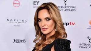 People may be black or white. Mariana Seoane Tanga Radio Com