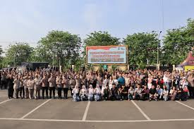 Di tengah narasi seringnya pertentangan, pelajar dan mahasiswa beri dukungan moril ke Polres Bekasi Kota