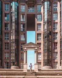 A Deux Pas De Paris La Spectaculaire Cite Retro Futuriste D Abraxas Paris Zigzag Insolite Secret