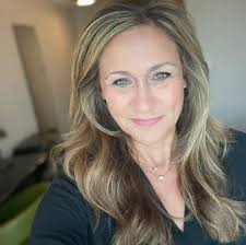 Donna Crain's Instagram, Twitter & Facebook