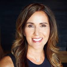 Nicole Hiser's Instagram, Twitter & Facebook