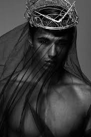 Black And White Crown Photography Straight To A Point Photography Male Art A Court Of Mist And Fury
