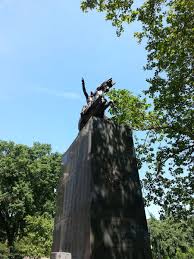 Enjoy the urban adventure of new york from the beating heart of the city and make central park your own personal garden from which to learn english. Monumento Al General San Martin En El Central Park Como Remate De La 6 Avenida O Avenida De Las Americas Central Park Monumento San Martin