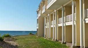 66 luxury lake front rooms. Quality Inn Lakefront