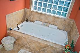 Um beim bau des eigenen zauns zu sparen, lohnt es sich, naturbelassene elemente aus holz zu kaufen, die noch zu streichen sind. Holzbadewanne Selber Bauen Darauf Sollten Sie Achten