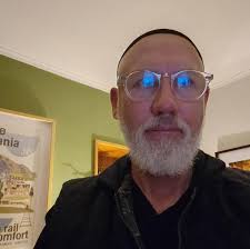 ALHUMDULILLAH. Wayne Parnell, ladies and gentlemen. Born as a christian he  accepted Islam later in his life. See his face, this is the beauty of  ISLAM. May ALLAH guide us all and