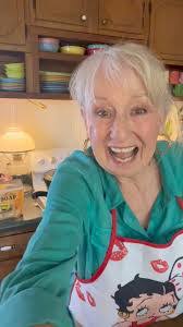 Lisa Cribb's Instagram, Twitter & Facebook