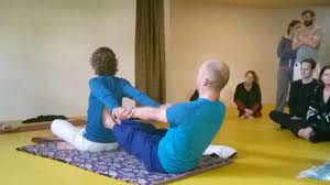 Yoga dojo specializes in jivamukti yoga which is a path to enlightenment through compassion for all beings. Centre De Yoga Le Dojo Faidherbe Paris Montreuil Urban Sports Club
