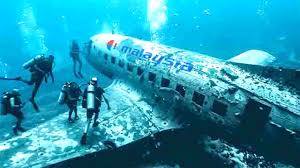 AFTER 11 YEARS, UNDERWATER DRONE FINALLY UNCOVERS LOCATION OF MALAYSIAN  FLIGHT MH370 😱✈ The disappearance of Malaysia Airlines Flight MH370  remains one of aviation's greatest mysteries—and the costliest search ever,  spending over