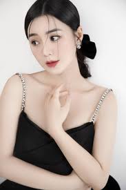 Quỳnh Kool cắt phăng mái tóc để từ tiểu thư bánh bèo hóa tomboy trong 'Năm  tháng bên nhau'