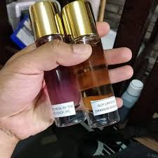Mempunyai kelebihan haruman yang lembut dan wangian yang sangat mengoda dan memikat wanita. Senarai Minyak Wangi Perempuan Yang Paling Sedap Adarain