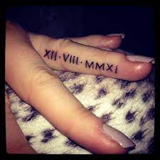 Fingertattoos Fur Frauen Ideen Fingertattoos Frauen Ideen Fingertattoos Frauen Ideen Ring Finger Tattoos Finger Tattoo For Women Roman Numeral Tattoos