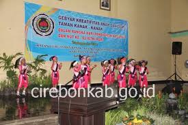 Logo paud memiliki arti atau makna sesuai dengan simbol yang dibuat antara lain segi lima, orang tua yang menuntun dua anak, bulat di perut, dan gambar 3 buah buku. Hut Ke 63 Igtki Pgri Berlangsung Meriah Situs Resmi Kabupaten Cirebon