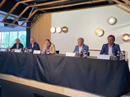 Waregem werd al drie jaar geleden officieel de organisatie toegekend van het belgisch kampioenschap wielrennen voor 2021. Zulte Waregem En Dwars Door Vlaanderen Organiseren Samen Bk Wielrennen Van 2021 Waregem Als Sportstad Verder Op De Kaart Zetten Wielrennen Hln Be