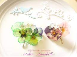 ユニコーンビオラのポニーフック パート2 横浜ベイクォーターで開催中のガールズクリエーターズマルシェで販売中 ポニーフックってご存知ですか ヘアゴムにl型のフックを差し込むだけで まとめ髮を華やかに飾ることができます ヘアゴムだと飾りの部分が 横を向いて