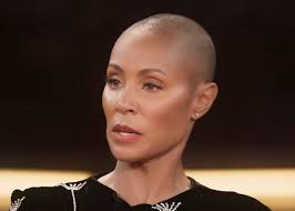 Apresentador de TV menospreza doença de esposa de Will Smith: 'Coloque uma  peruca'