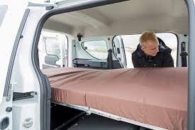 The combo first appeared in 1993, a second generation model was introduced in 2001, and the third was manufactured from december 2011 to march 2018, based on the fiat doblò. Hochdachkombis Als Camper Bilder Autobild De