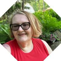 Lori Lett's Instagram, Twitter & Facebook