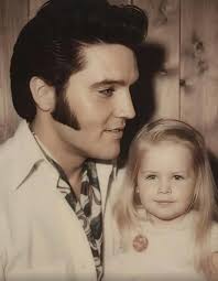 Lisa Marie Presley almost never spoke about the last moments she shared with her father. They were too personal, too fragile to be revisited lightly. Those memories lived quietly inside her, untouched