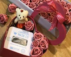 Một số người yêu thích hoa, chocolate hay đồ mới đây, trước thềm valentine 2019, một cô vợ khiến nhiều người thích thú khi khoe quà chồng tặng. Gá»£i Y Nhá»¯ng Mon Qua Valentine Báº¯t Trend Giá»¯a Mua Dá»‹ch Corona