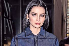 Meadow Walker blikt terug op haar abortus in 2020 en noemt de omkering van  Roe v. Wade 'hartverscheurend' : r/TwoXChromosomes