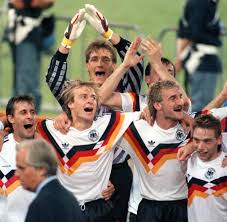 Der spielplan 2021 der deutschen fußball nationalmannschaft ist geprägt von der em 2021 endrunde und der wm 2022 qualifikation. Fussball Wm 2018 Sieht So Das Deutsche Trikot Fur Die Wm 2018 Aus Welt