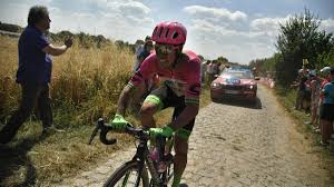 Monto en bicicleta y soy mas colombiano que un verraco!!! Tour De France 2018 Rigoberto Uran Withdraws After Crash On Cobbles Eurosport