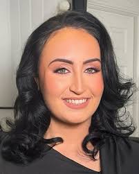 Rachael: “I just want my green eyes to pop” 👀 assignment understood ✔️