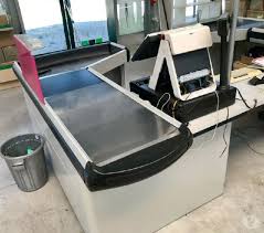Tante collezioni di banconi per negozi e banchi cassa che si adattano a ogni tipo di arredamento e di negozio versatili e modulari sono pensati per negozi di abbigliamento, accessori moda, ma si compongono anche come banconi per tabaccherie e ricevitorie se stai cercando un piccolo mobile cassa o un bancone per negozi più. Banco Cassa Negozio Offertes Luglio Clasf