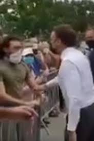 Protestocunun tokat atmadan önce 'kahrolsun macron yönetimi' (a bas la macronie) diye bağırdığı duyuldu. Fwbze 5j8u3r M