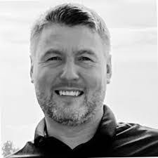 Lee Unsworth's Instagram, Twitter & Facebook