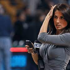 Top 3 Swimsuit Photos Of Sideline Reporter Jenny Dell 