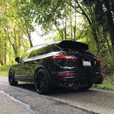 A Imagem Pode Conter Carro Arvore E Atividades Ao Ar Livre Cayenne Gts Porsche Cayenne Gts Black Porsche