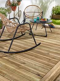 Creez Une Terrasse Moderne Et Esthetique Grace A Cette Lame De Terrasse En Pin Traitee Contre Les Intemperies Elle Est Idea Lame Terrasse Terrasse Castorama