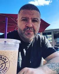 Sean Bee's Instagram, Twitter & Facebook