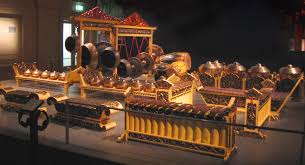 Alat musik yang satu ini adalah alat musik tradisional yang berasal dari jawa tengah.alat musik ini dibuat dari bahan logam. 10 Alat Musik Jawa Tengah Gambar Penjelasan Lengkap