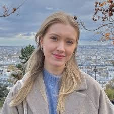 Sarah Mooney's Instagram, Twitter & Facebook