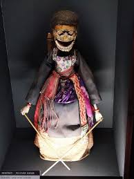 Wayang klitik or wayang karucil figures occupy a middle ground between the figures of wayang golek and wayang kulit. 8 Puppets Javanese Wayang Golek Wooden Rod Puppets Ideas Puppets Javanese Character Types