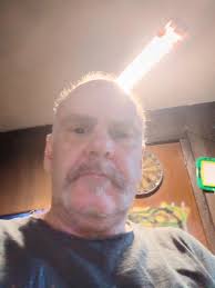 Are there any reliable apps for warning about road hazards like gravel,  sand, and tar patches?